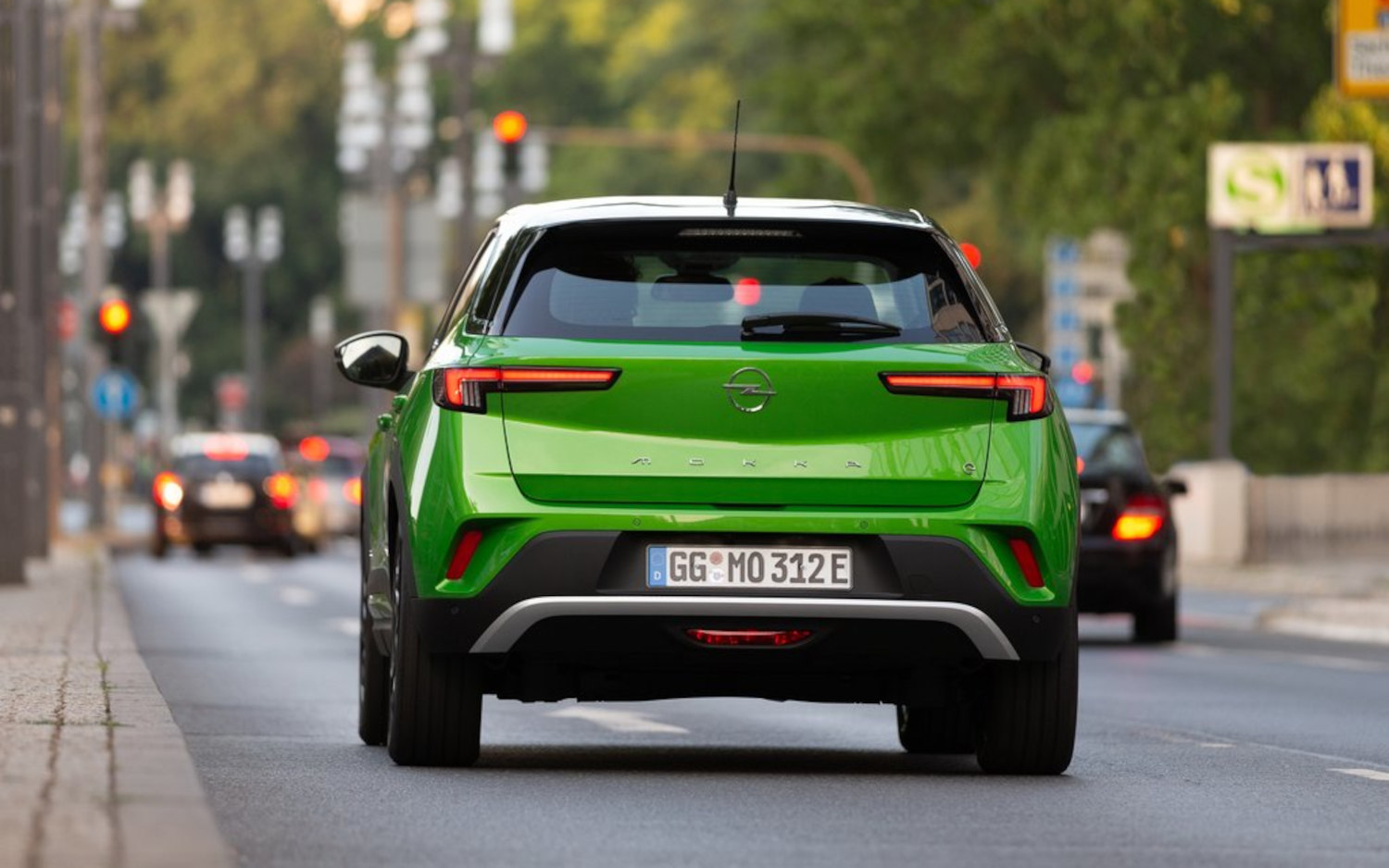  Comparison - Opel Mokka-e ULTIMATE 2021 - vs - Toyota Compact Cruiser 